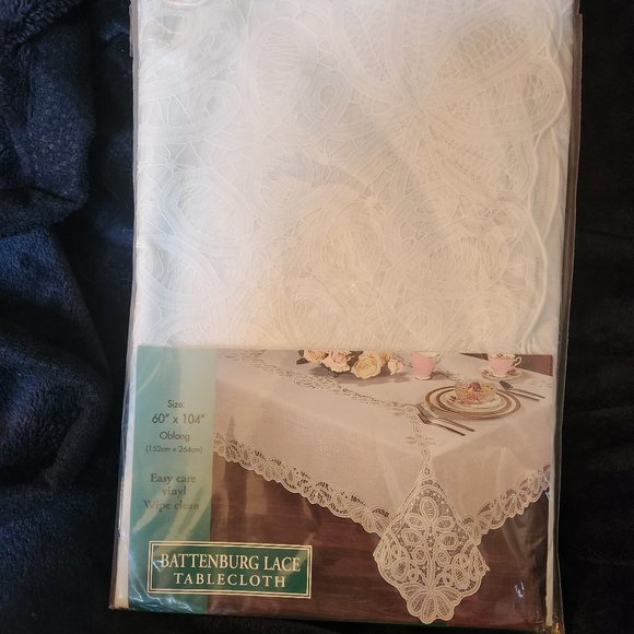 TABLECLOTH (NWT) - Picture 2 of 5